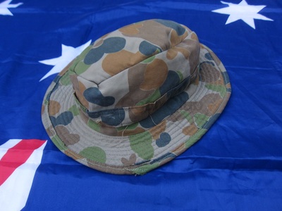 Army Australian Auscam DPCU Operator Cap with 2 CDO Commando Patch 
